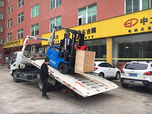 廈門電動(dòng)叉車公司，銷售比亞迪電動(dòng)叉車2.5噸一臺(tái)
